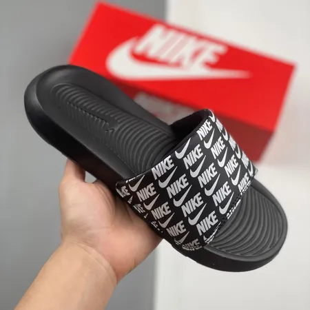 ナイキ スリッパ