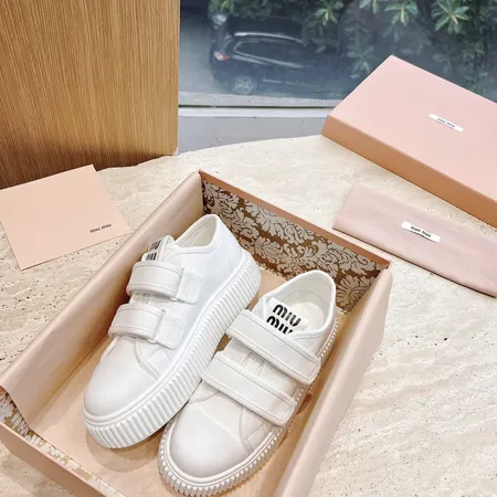 ミュウミュウ カジュアルシューズ