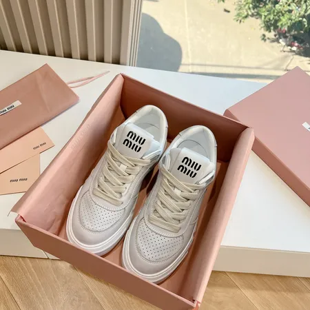 ミュウミュウ カジュアルシューズ