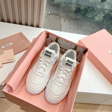 ミュウミュウ カジュアルシューズ