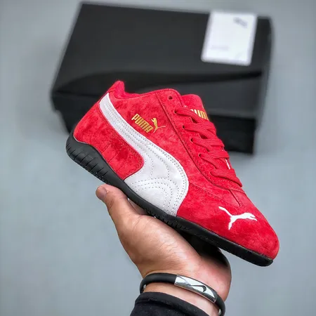 プーマ スニーカー