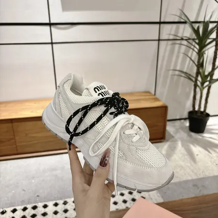 ミュウミュウ カジュアルシューズ