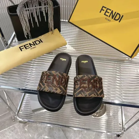 フェンディ スリッパ