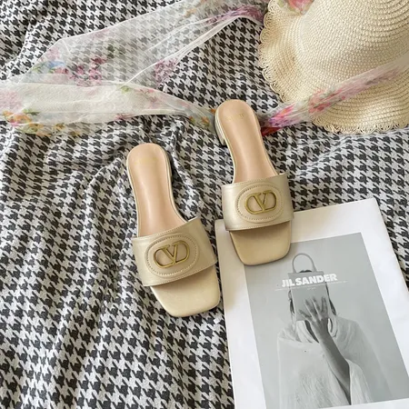 ヴァレンティノ スリッパ