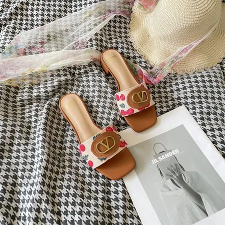 ヴァレンティノ スリッパ