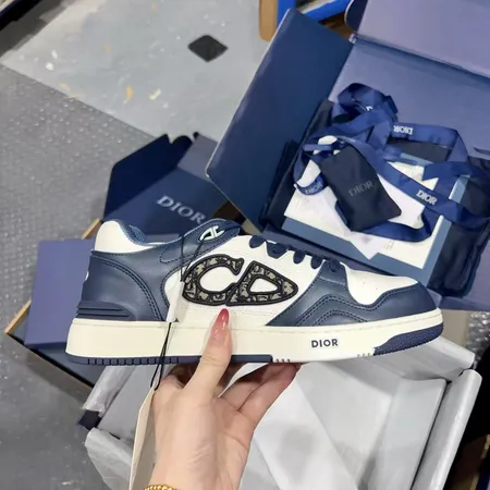 カウズ カジュアルシューズ