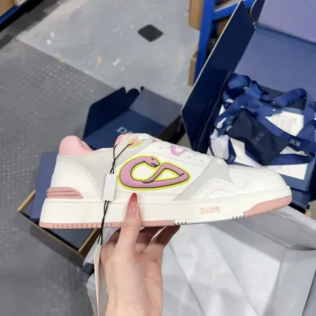 カウズ カジュアルシューズ