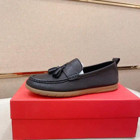 フェラガモ カジュアルシューズ