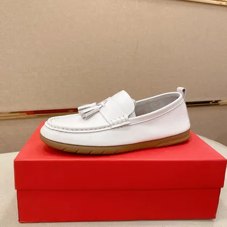 フェラガモ カジュアルシューズ