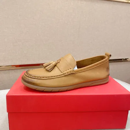 フェラガモ カジュアルシューズ