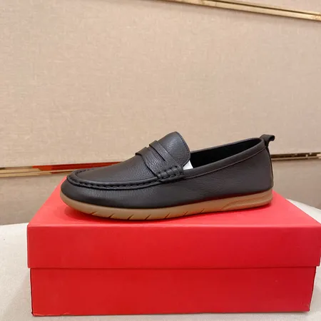 フェラガモ カジュアルシューズ