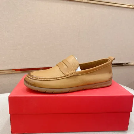 フェラガモ カジュアルシューズ