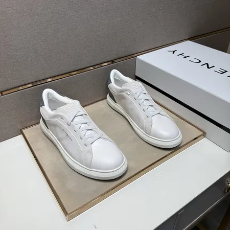 ジバンシィ カジュアルシューズ