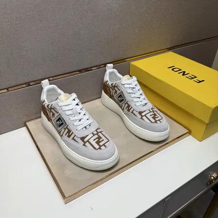 フェンディ カジュアルシューズ