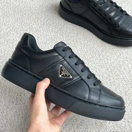 プラダ カジュアルシューズ
