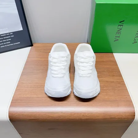 ボッテガ ヴェネタ カジュアルシューズ