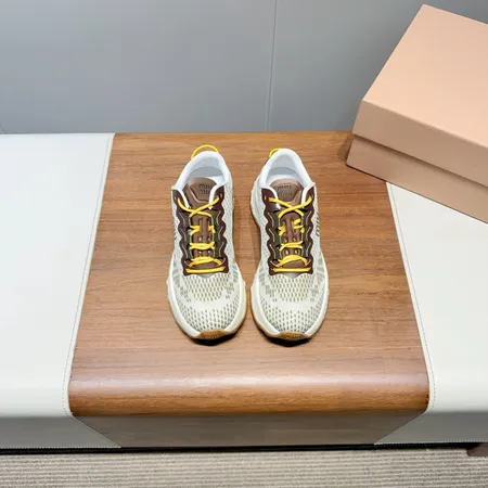 ミュウミュウ スニーカー