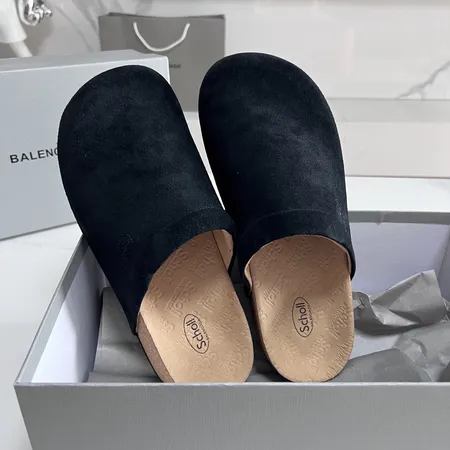 バレンシアガ スリッパ