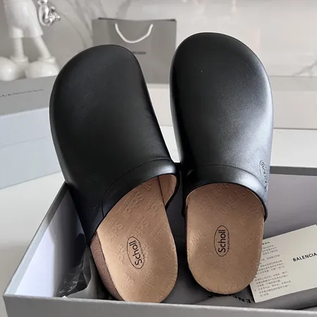バレンシアガ スリッパ