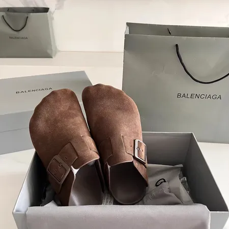バレンシアガ スリッパ