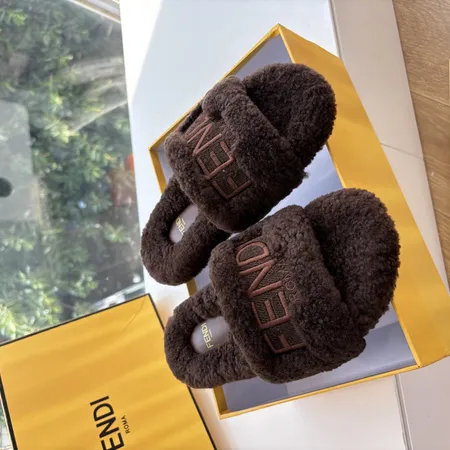 フェンディ スリッパ