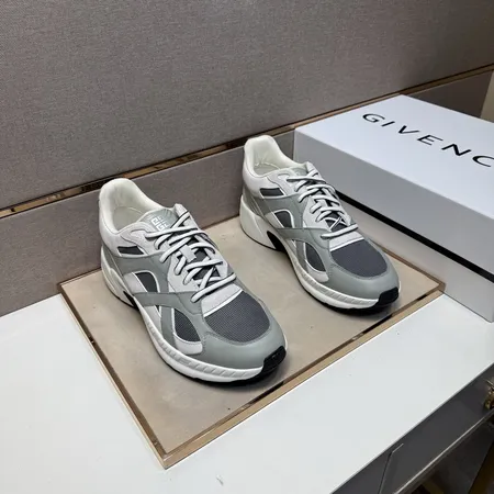 ジバンシィ カジュアルシューズ