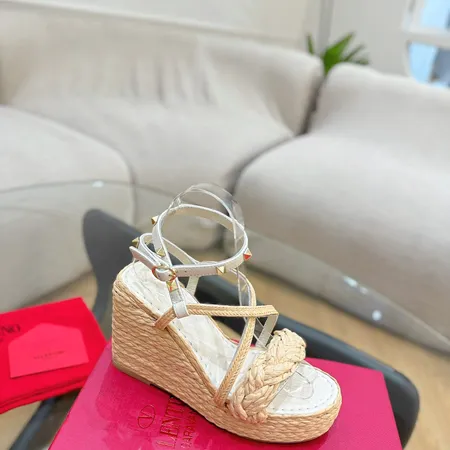 ヴァレンティノ サンダル