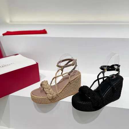 ヴァレンティノ サンダル