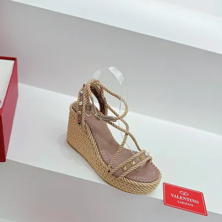 ヴァレンティノ サンダル