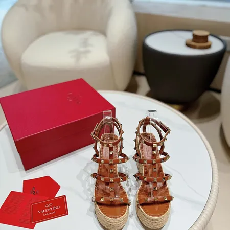 ヴァレンティノ サンダル