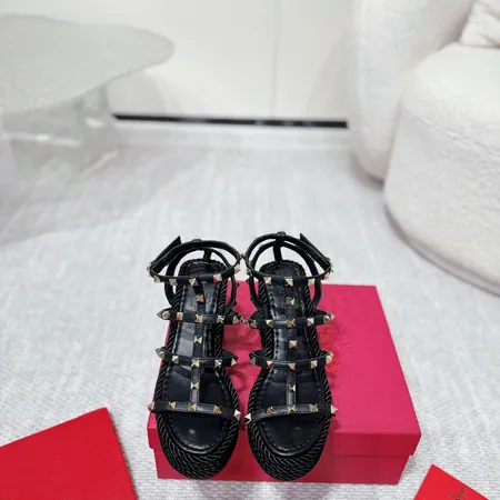 ヴァレンティノ サンダル