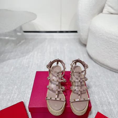 ヴァレンティノ サンダル