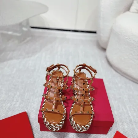 ヴァレンティノ サンダル