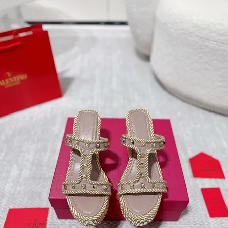 ヴァレンティノ サンダル