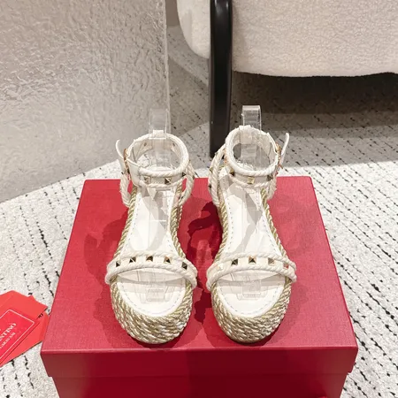 ヴァレンティノ サンダル