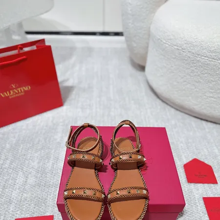 ヴァレンティノ サンダル