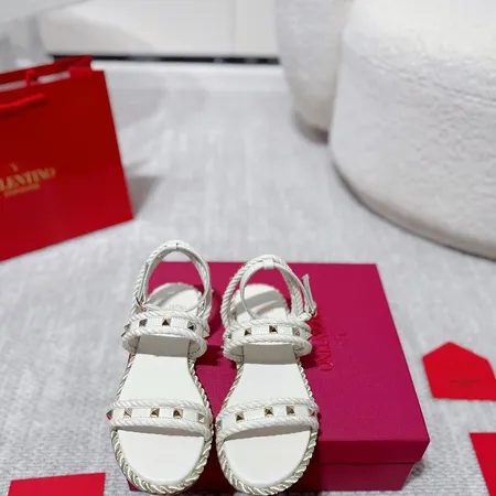 ヴァレンティノ サンダル