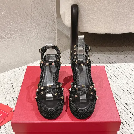 ヴァレンティノ サンダル