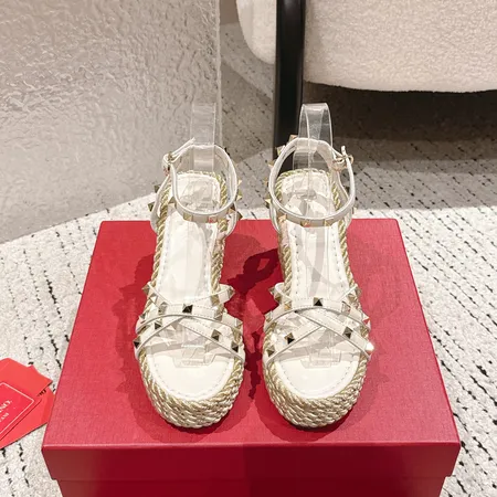 ヴァレンティノ サンダル