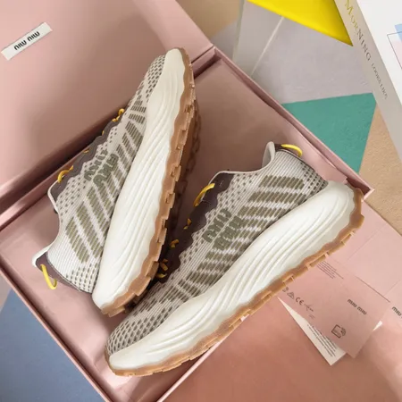 ミュウミュウ カジュアルシューズ