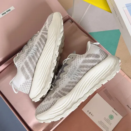 ミュウミュウ カジュアルシューズ