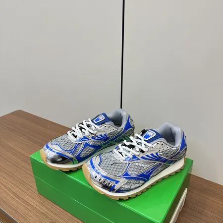 ボッテガ ヴェネタ カジュアルシューズ