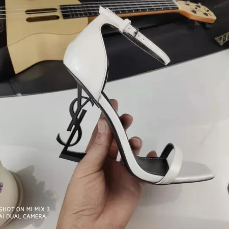 イブサンローラン サンダル