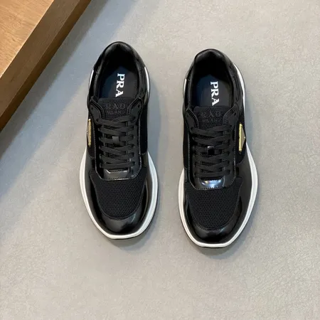 プラダ スニーカー