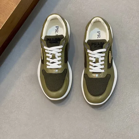 プラダ スニーカー