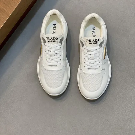 プラダ スニーカー