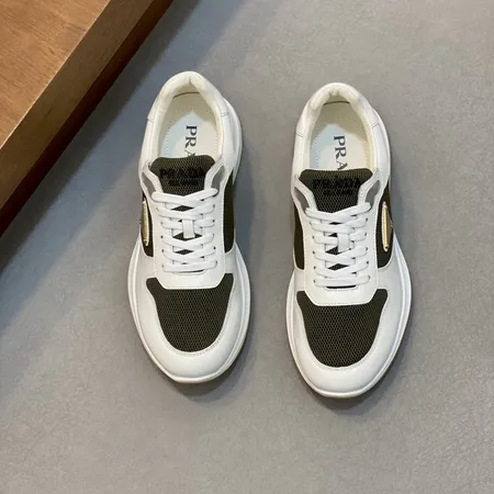 プラダ スニーカー