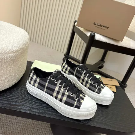 バーバリー ス カジュアルシューズ