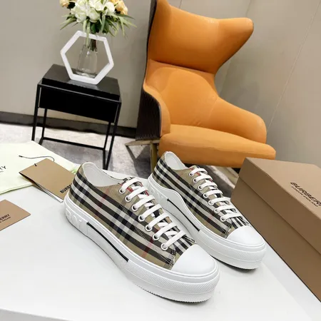 バーバリー ス カジュアルシューズ