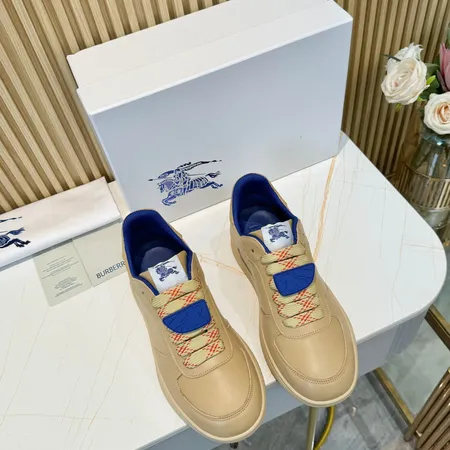 バーバリー ス カジュアルシューズ